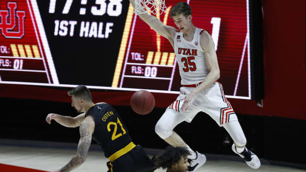 Mar 6, 2021; Salt Lake City, Utah, USA; Utah Utes center Branden Carlson (35) dunks against Arizona State Sun Devils forward Chris Osten (21) in the first half at Jon M. Huntsman Center.